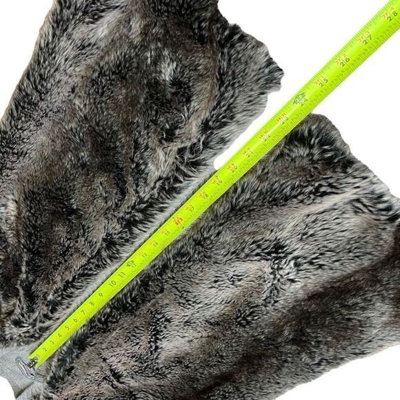 Women’s Johnston & Murphy Angora Wool Blend Faux Fur Vest with Grey Knit - Picture 3 of 6